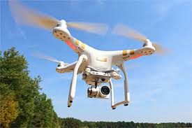Il y a de plus en plus de drones dans les airs.